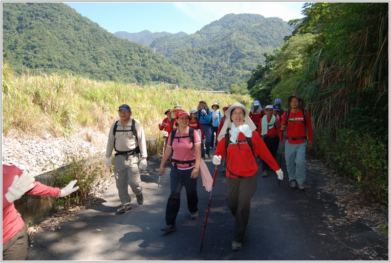 2012-10-07 09-52-27往登山口途中.JPG